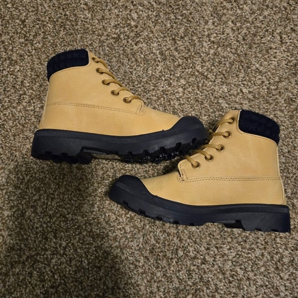 BOYS/ size 10 Tan/Navy Blue Ankle Boots - Picture 1 of 3
